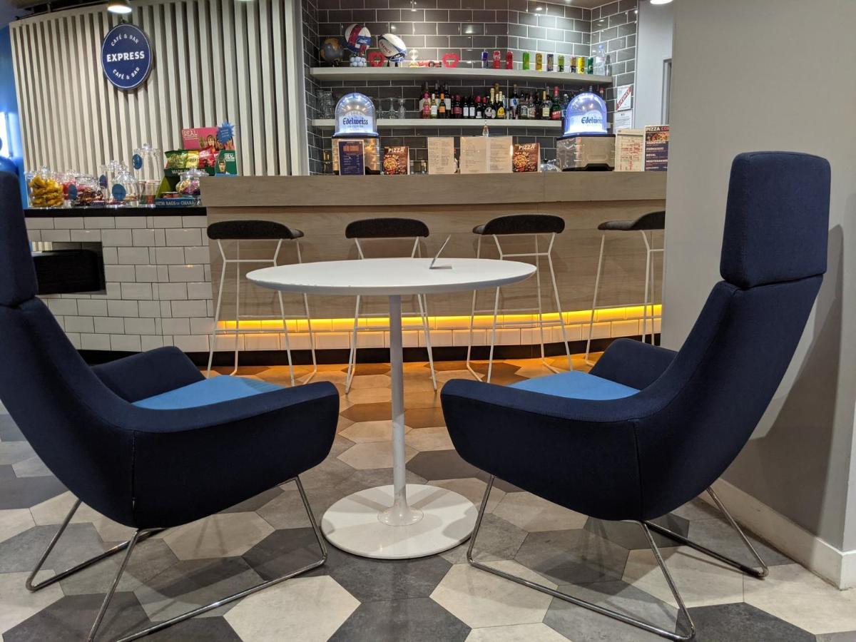 Holiday Inn Express Paris - Velizy By Ihg Εξωτερικό φωτογραφία