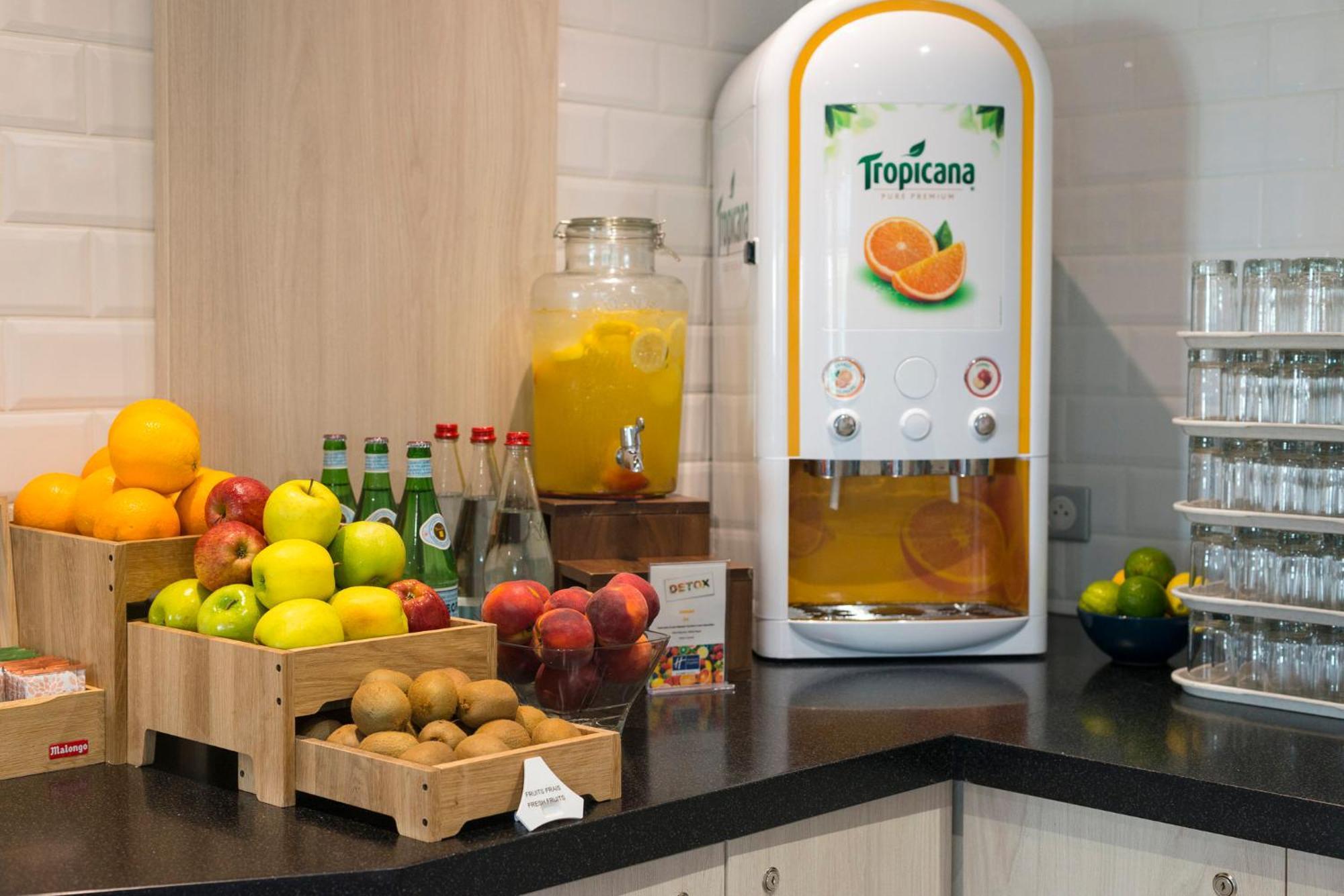Holiday Inn Express Paris - Velizy By Ihg Εξωτερικό φωτογραφία